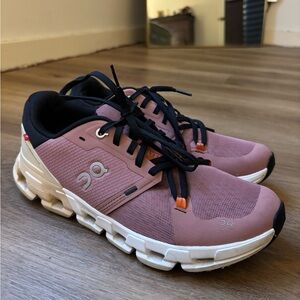 On Running Rose and Black Cloudflyer 4